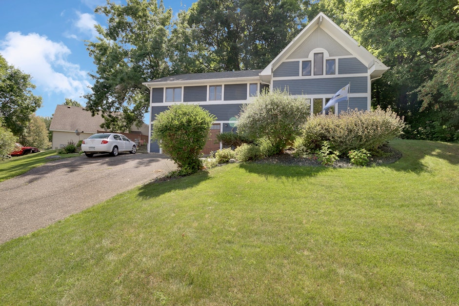 4065 Rasberry Ridge Road Northeast, Prior Lake, MN 55372, Presented by